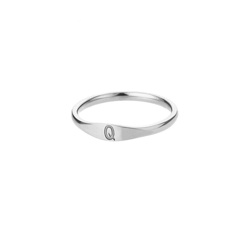 bague fine intiale q
