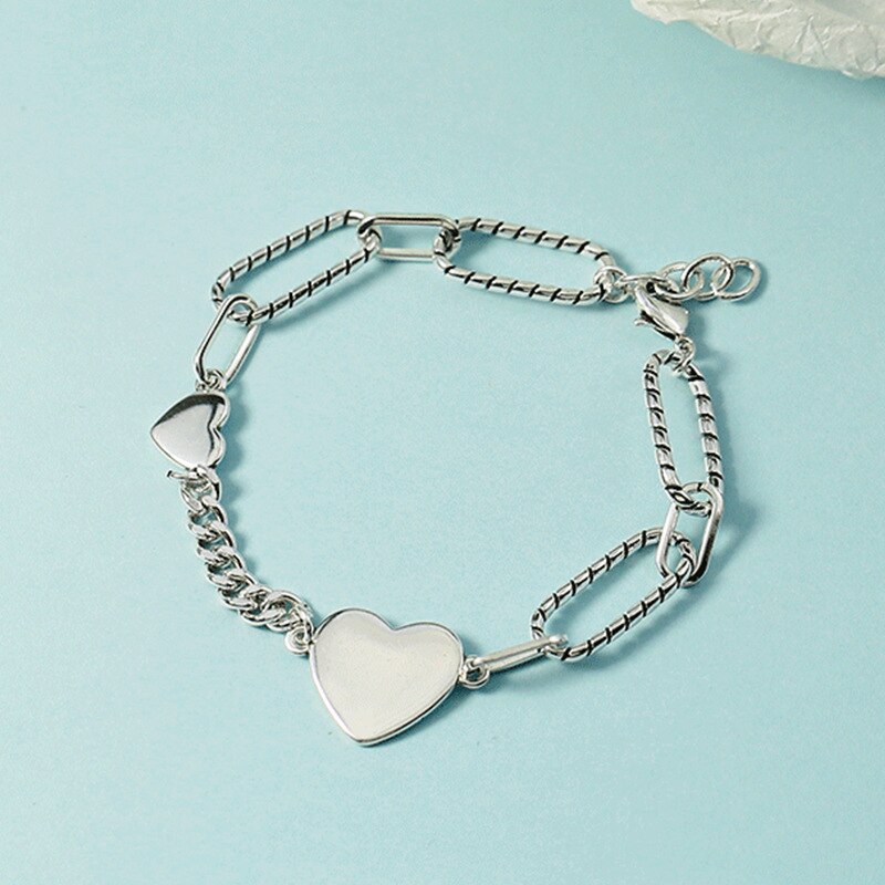 bracelet avec un gros coeur