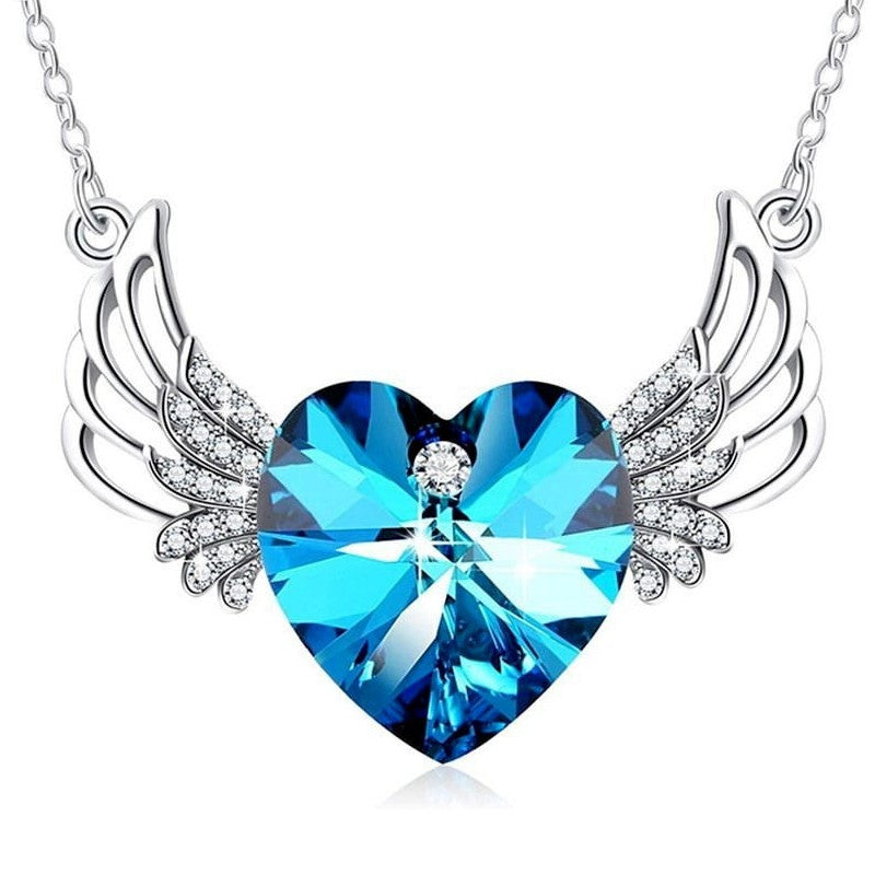 collier coeur avec des ailes