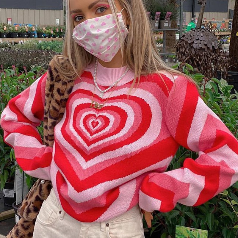 pull avec coeur rouge