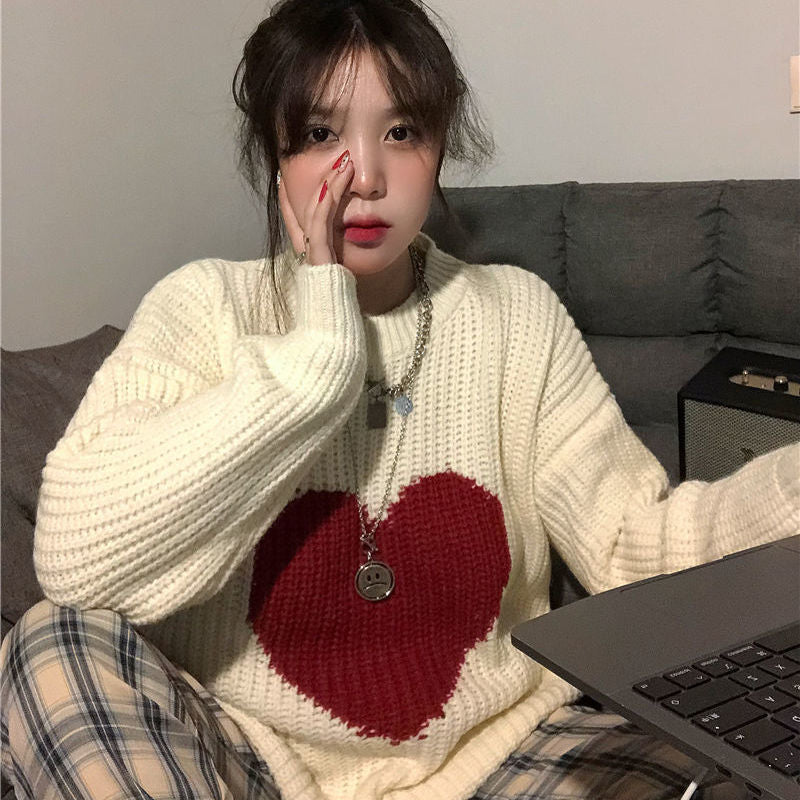 Pull blanc coeur rouge